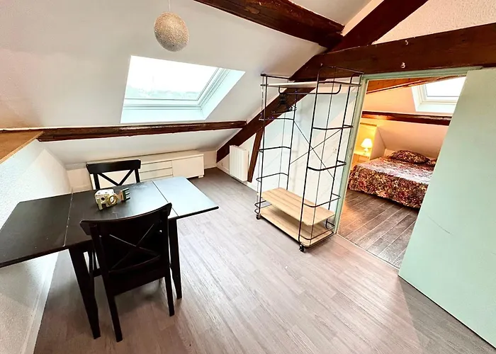 Bright Ideal For 4 In شقة *